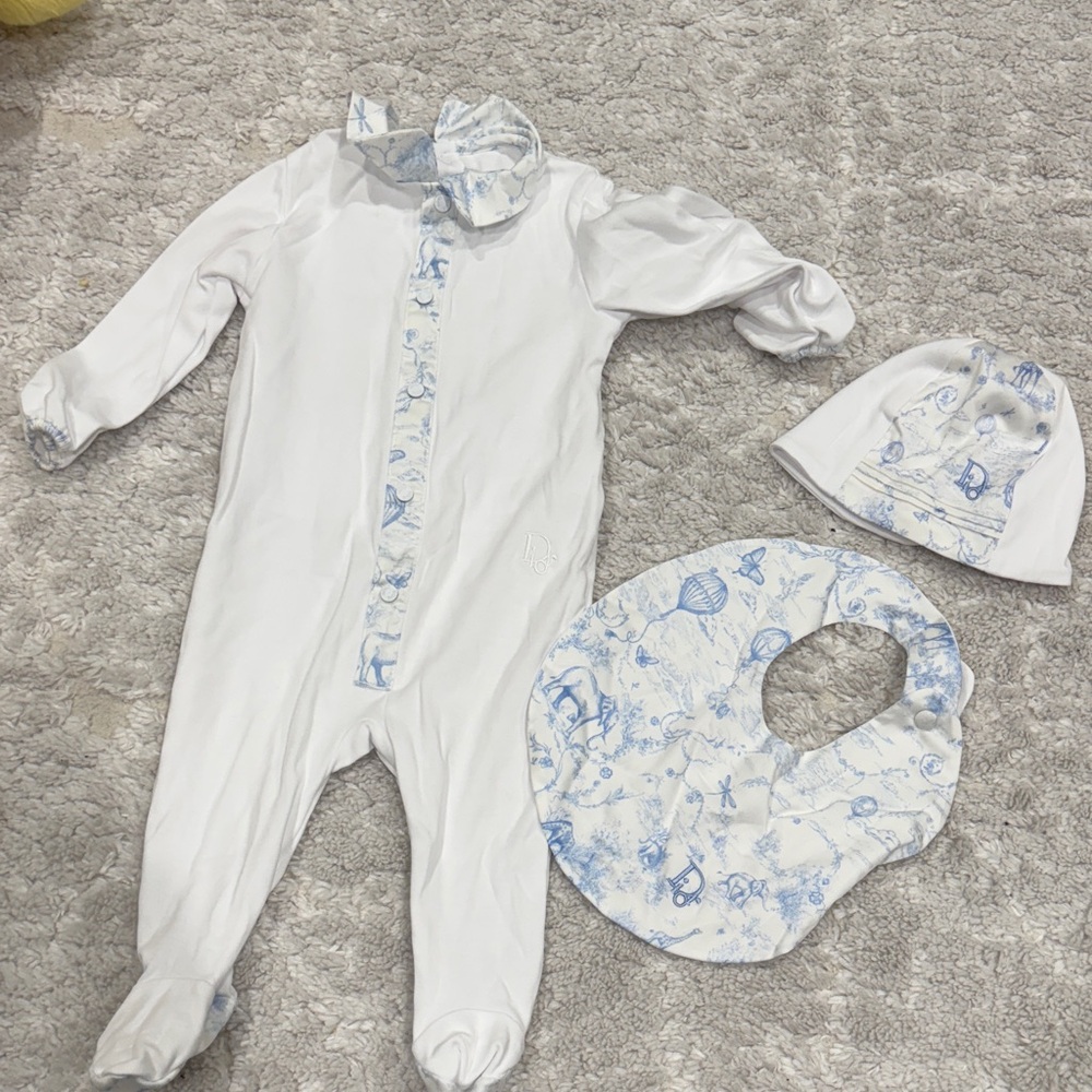 Baby Dior newborn gift set